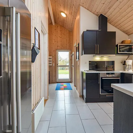 Four-bedroom Glesborg With A Hot Tub 07 Tatil Evi Glesborg