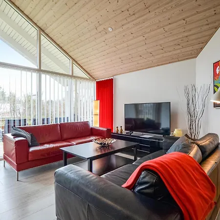 Four-bedroom Glesborg With A Hot Tub 07