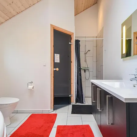 Tatil Evi Four-bedroom Glesborg With A Hot Tub 07